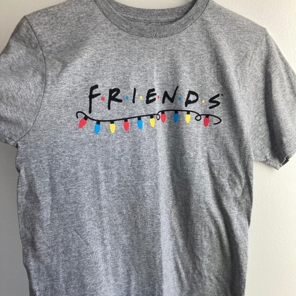 Friends TV Show Christmas Shirt Womens Small Gray Cotton Lights Holiday Pacsun - Picture 6 of 6
